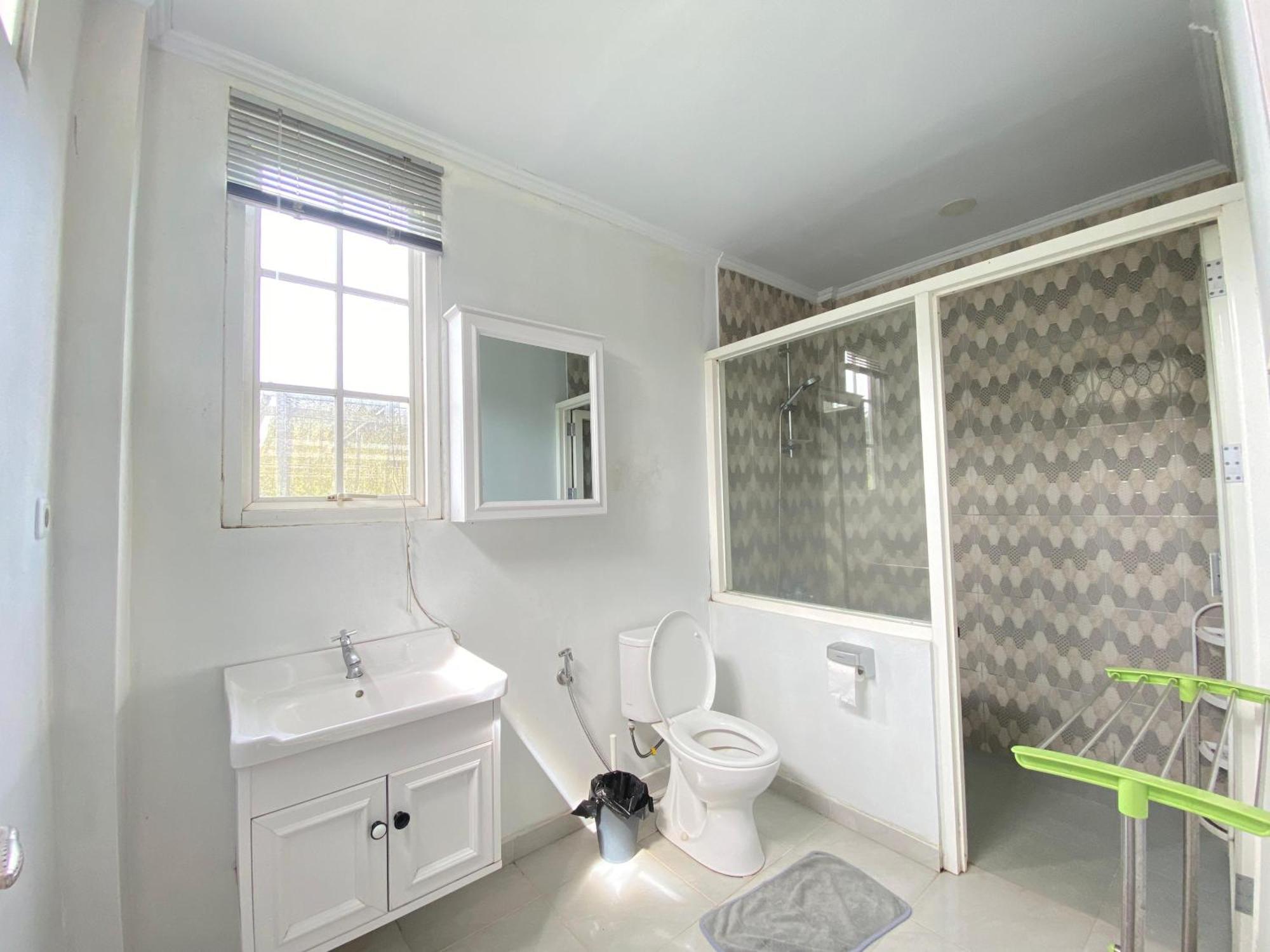 A Spacious Tropical 4 Bedrooms With Bathrooms Villa Marion Tomohon With The View Of Gunung Lokon Exterior foto