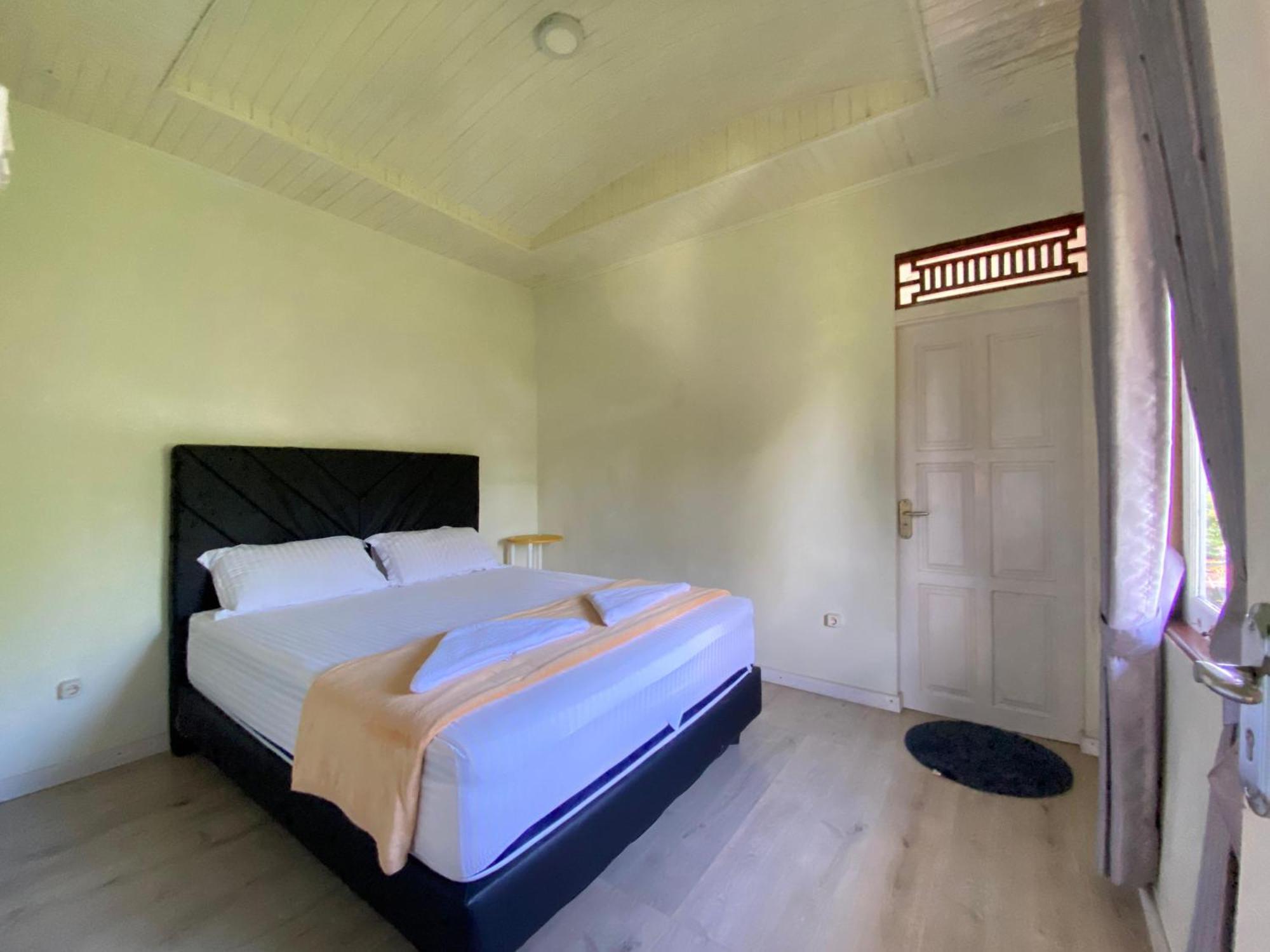 A Spacious Tropical 4 Bedrooms With Bathrooms Villa Marion Tomohon With The View Of Gunung Lokon Exterior foto